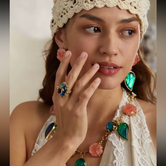 Royal Bee Elegance Antique Brass Ring - Picture 10 of 11